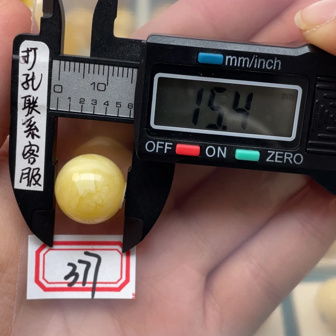 蜜蜡裸石未镶嵌黑*?蜜蜡