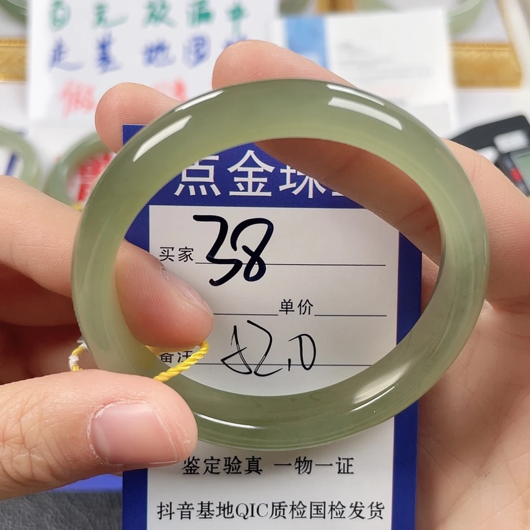 和田玉未镶嵌手镯