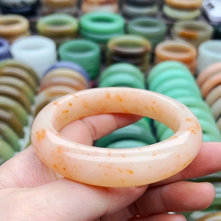 未镶嵌手镯（圆镯）石英质玉