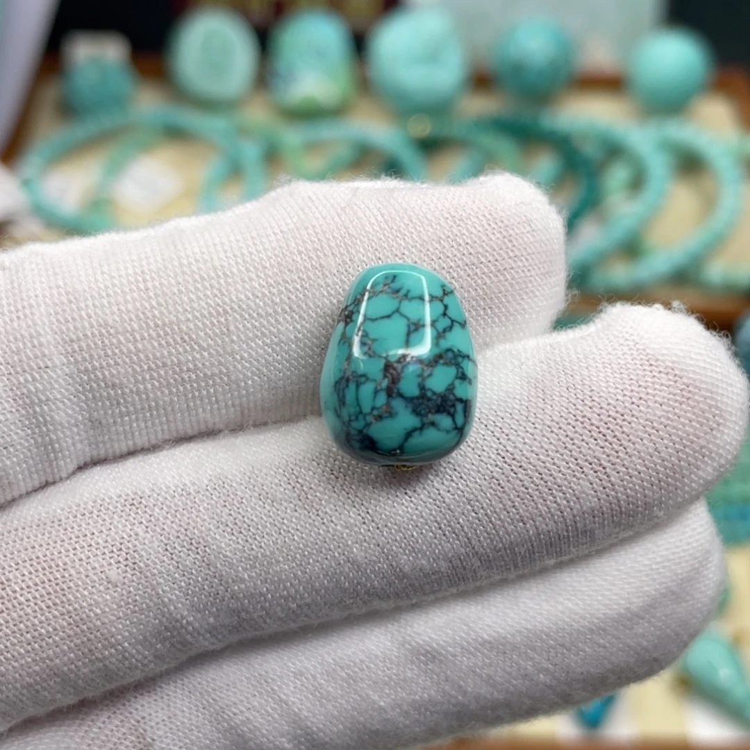 绿松石未镶嵌颈饰