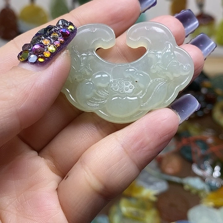 蛇纹石玉吊坠未镶嵌