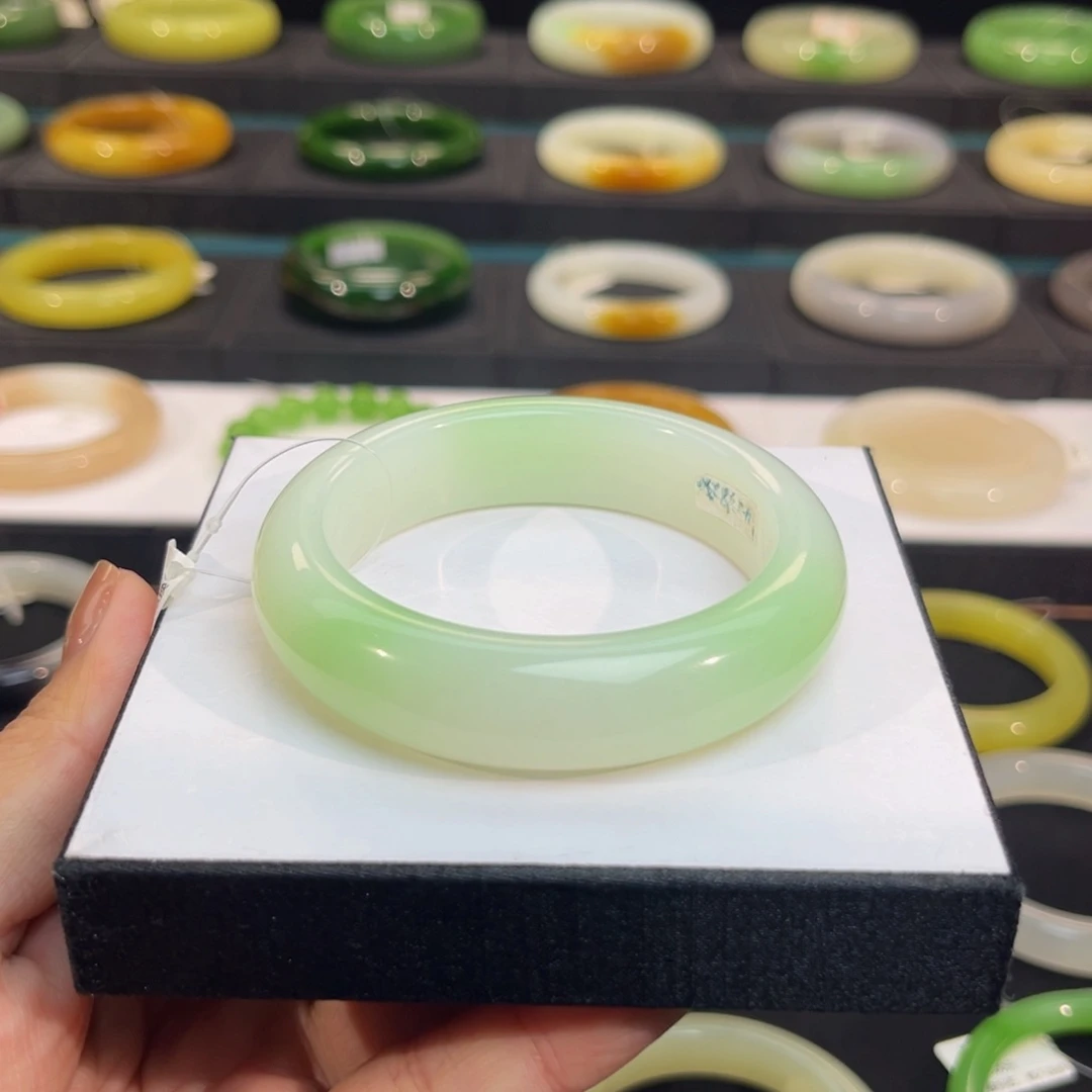 未镶嵌手镯和田玉-白底翠青手镯～收藏品