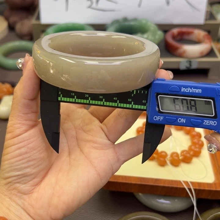 未镶嵌手镯石英岩玉