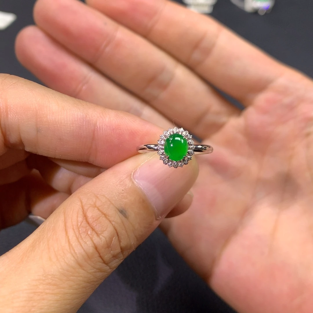 翡翠戒指18K金镶嵌翡翠