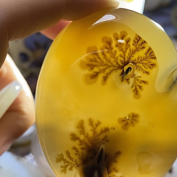 未镶嵌颈饰玛瑙/玉髓虹*