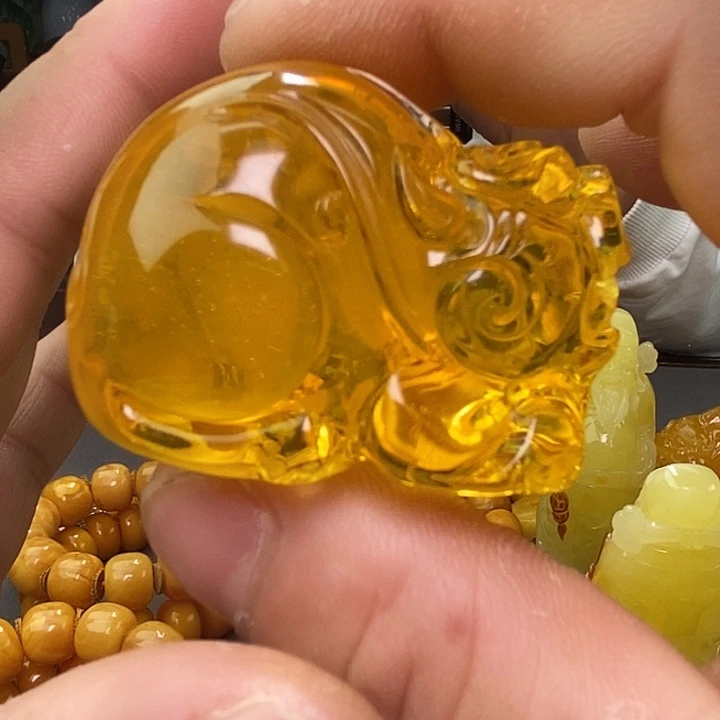 蜜蜡未镶嵌珠宝奇石
