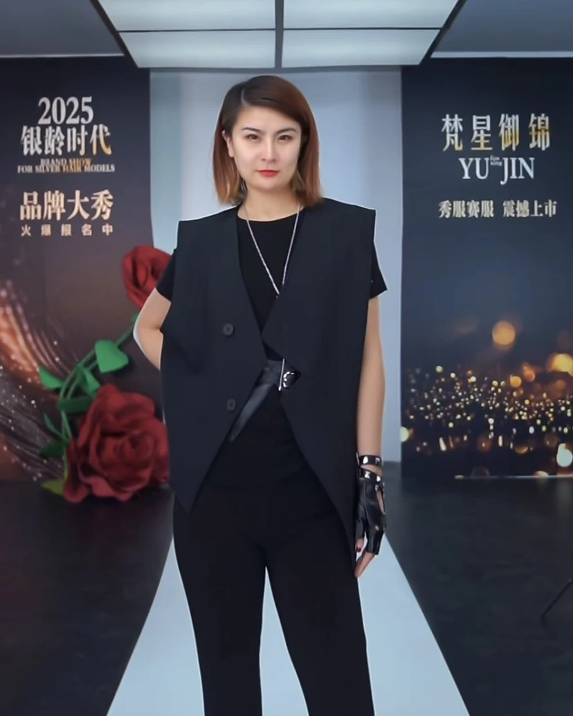 2025 新款时尚马甲