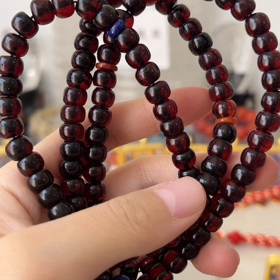 琥珀未镶嵌手链矿坑