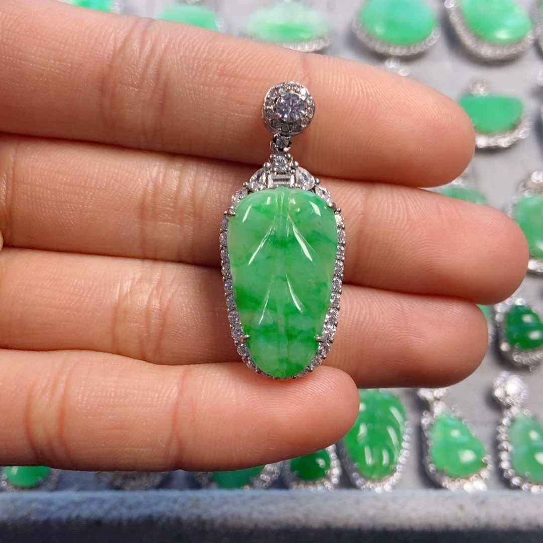 翡翠未镶嵌颈饰叶子