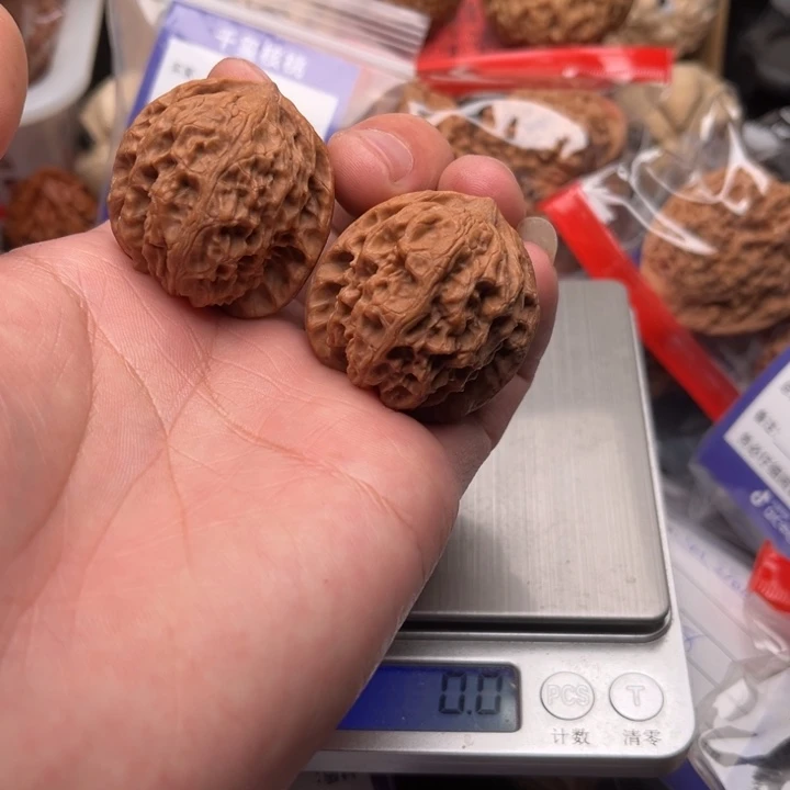 文玩核桃吊坠B**537野狼