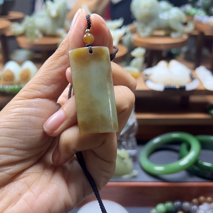 颈饰未镶嵌和田玉