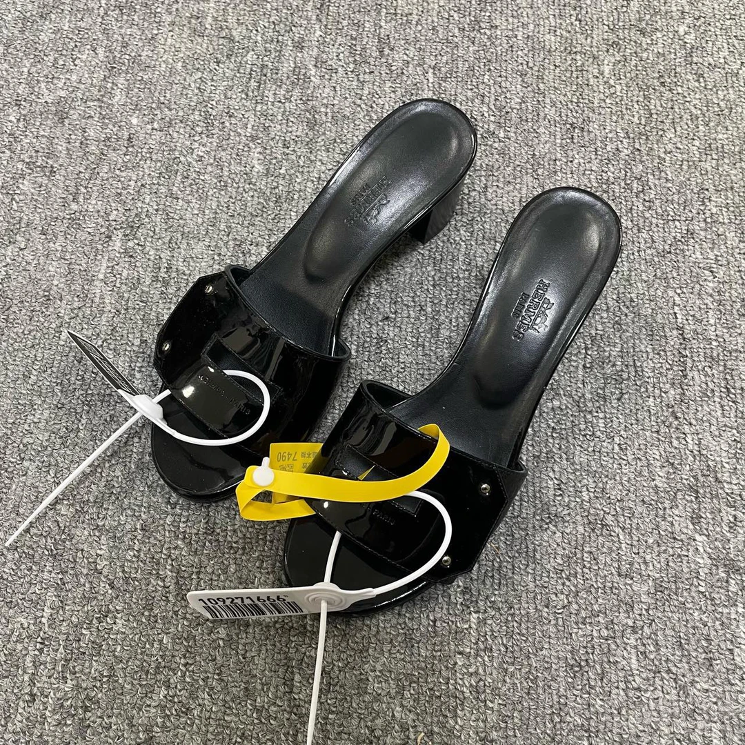 99新 Hermes/爱马仕 粗跟露趾一字拖鞋  36码/7490
