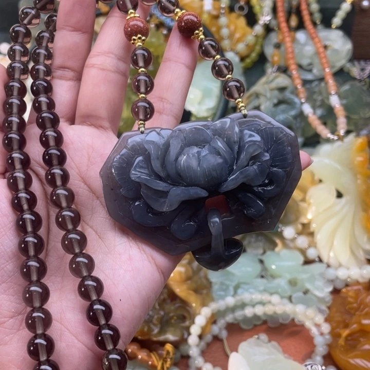 蛇纹石玉吊坠合金