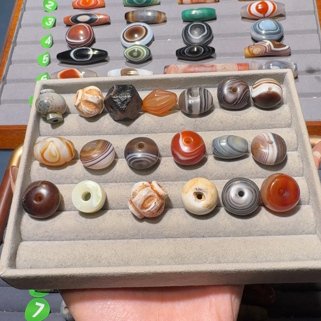 V***i玛瑙/玉髓未镶嵌珠宝半成品