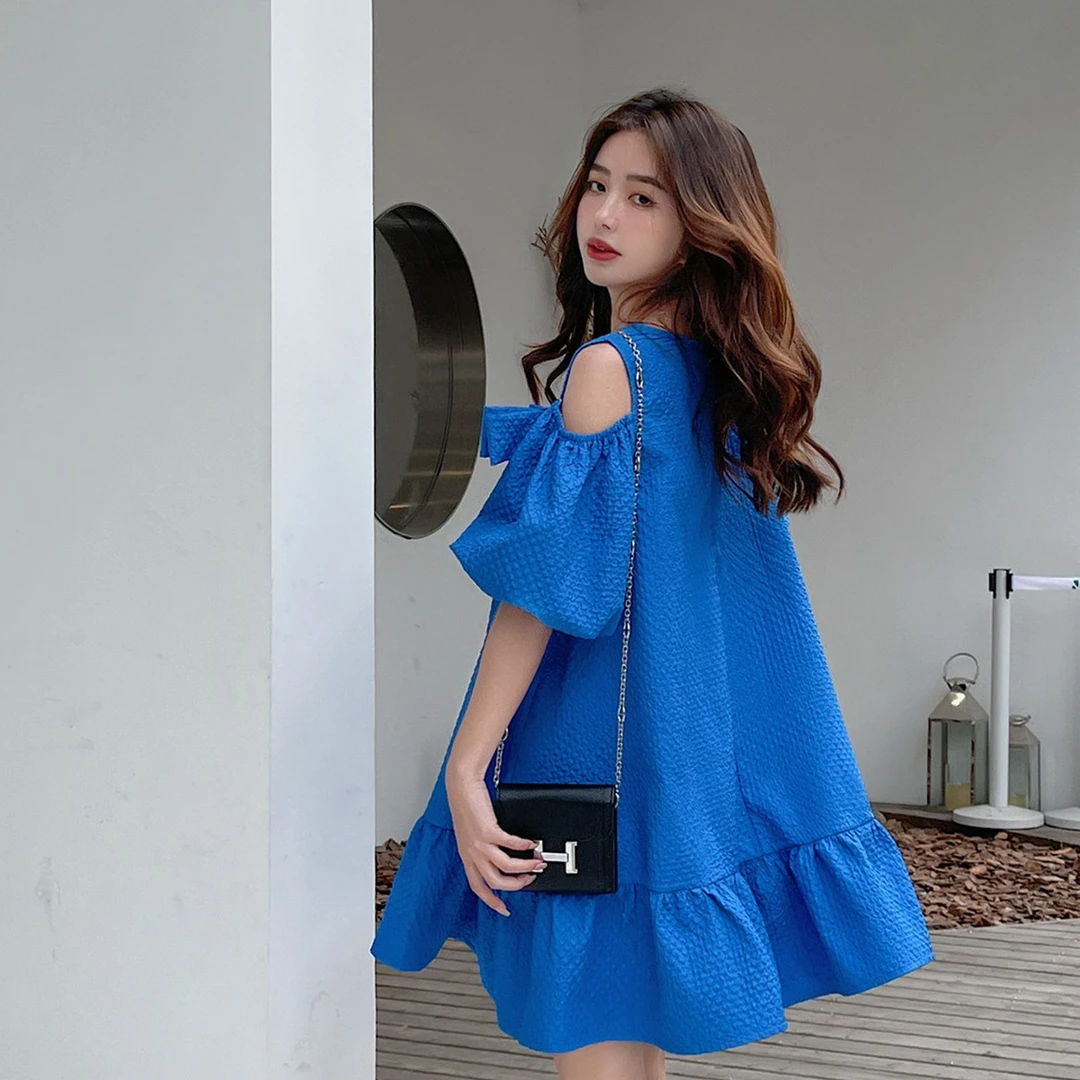 露肩泡泡袖克莱因蓝色连衣裙女夏2025新款宽松可爱仙女初恋娃娃裙