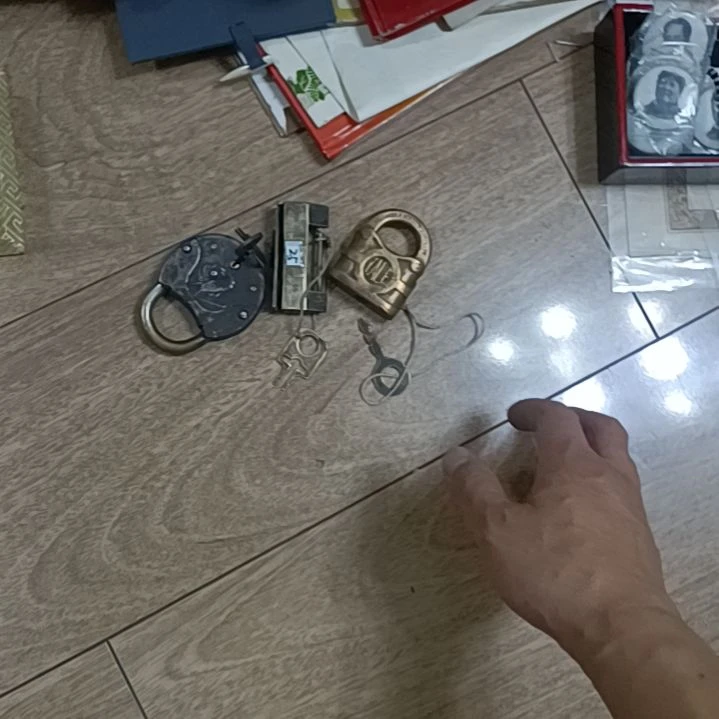 L***褔锁头民俗三个都是的啊我是