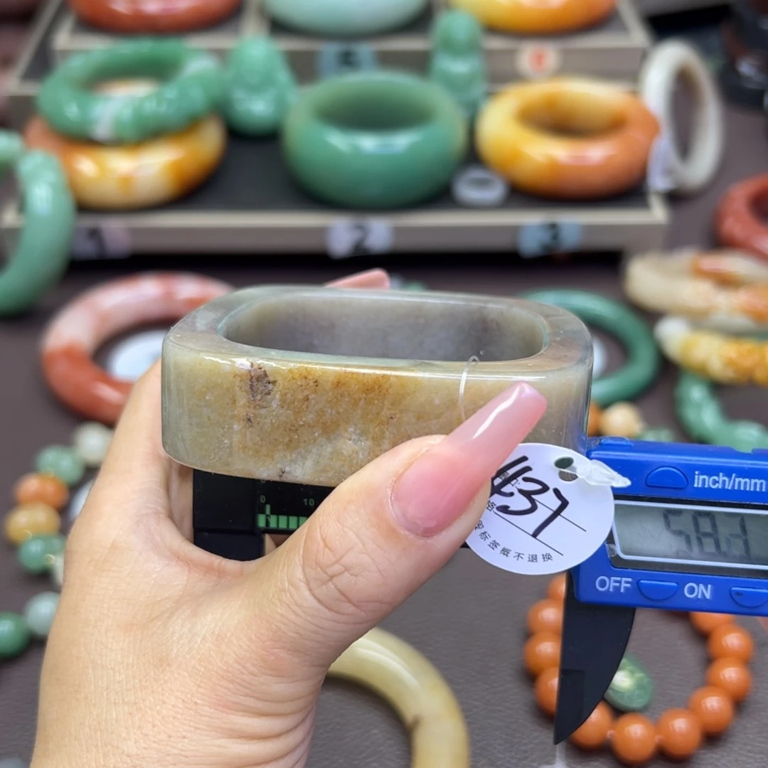 未镶嵌手镯石英岩玉