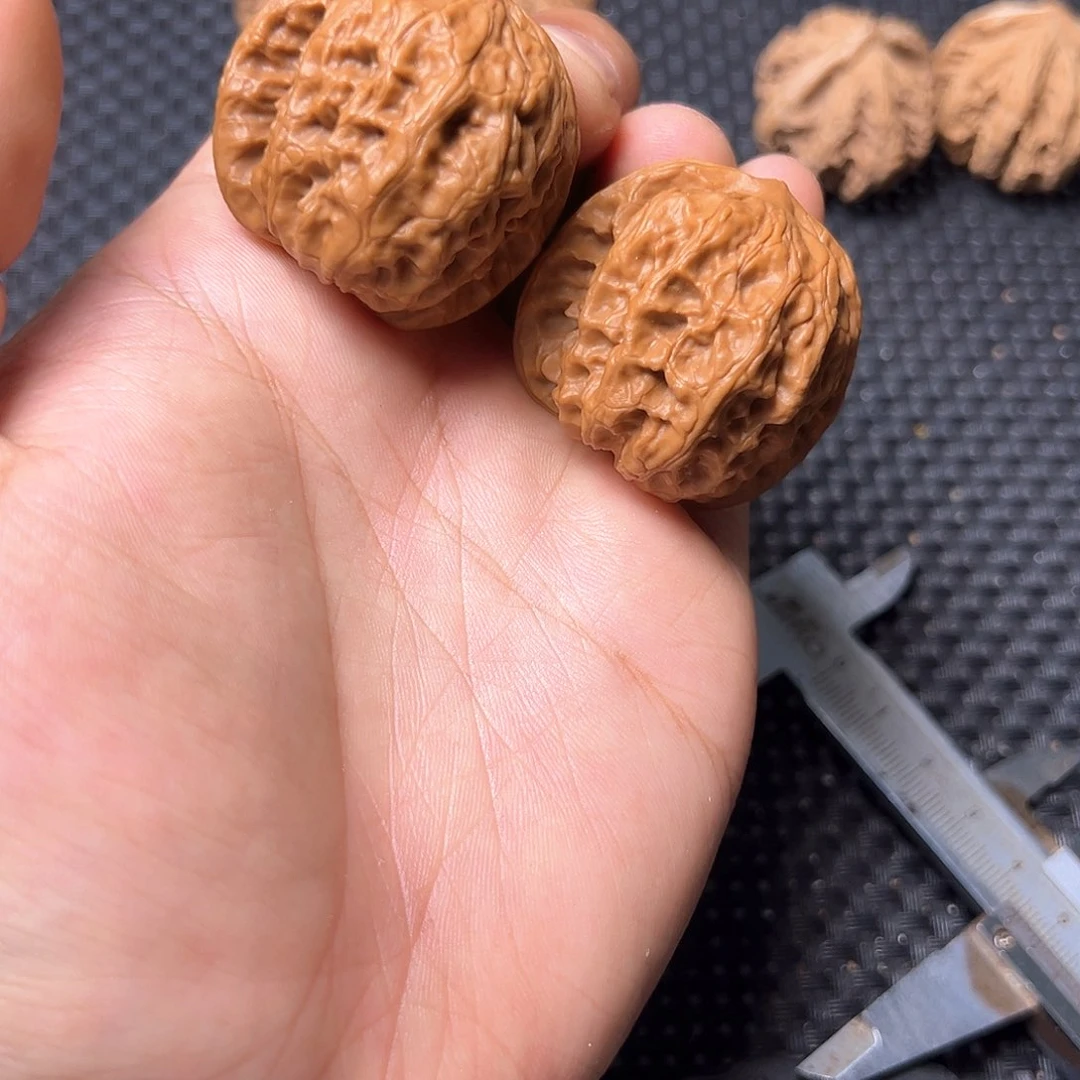 文玩核桃吊坠野狼