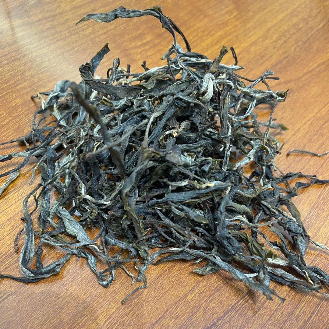 （温馨提示、5年以上的老茶友拍）茶树年龄300年以上、2025年春茶