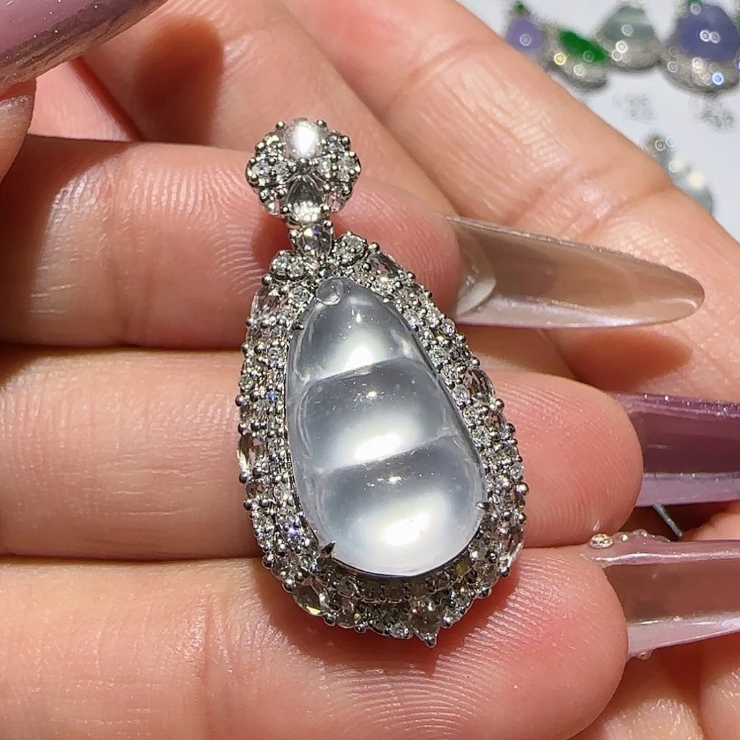 【闪购商品】颈饰18K金镶嵌翡翠天然