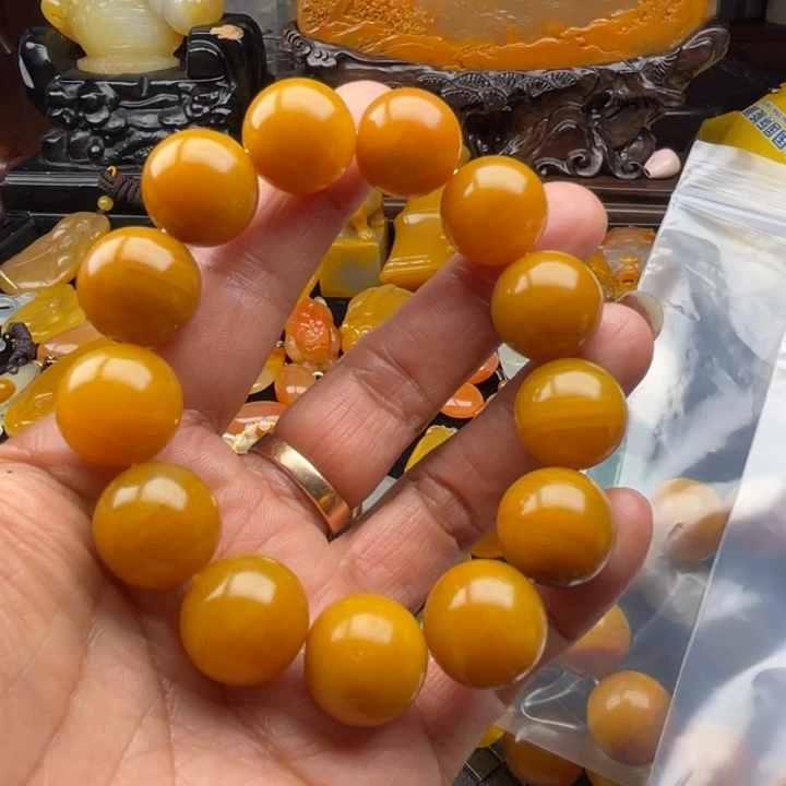 未镶嵌石英质玉（黄龙玉）颈饰