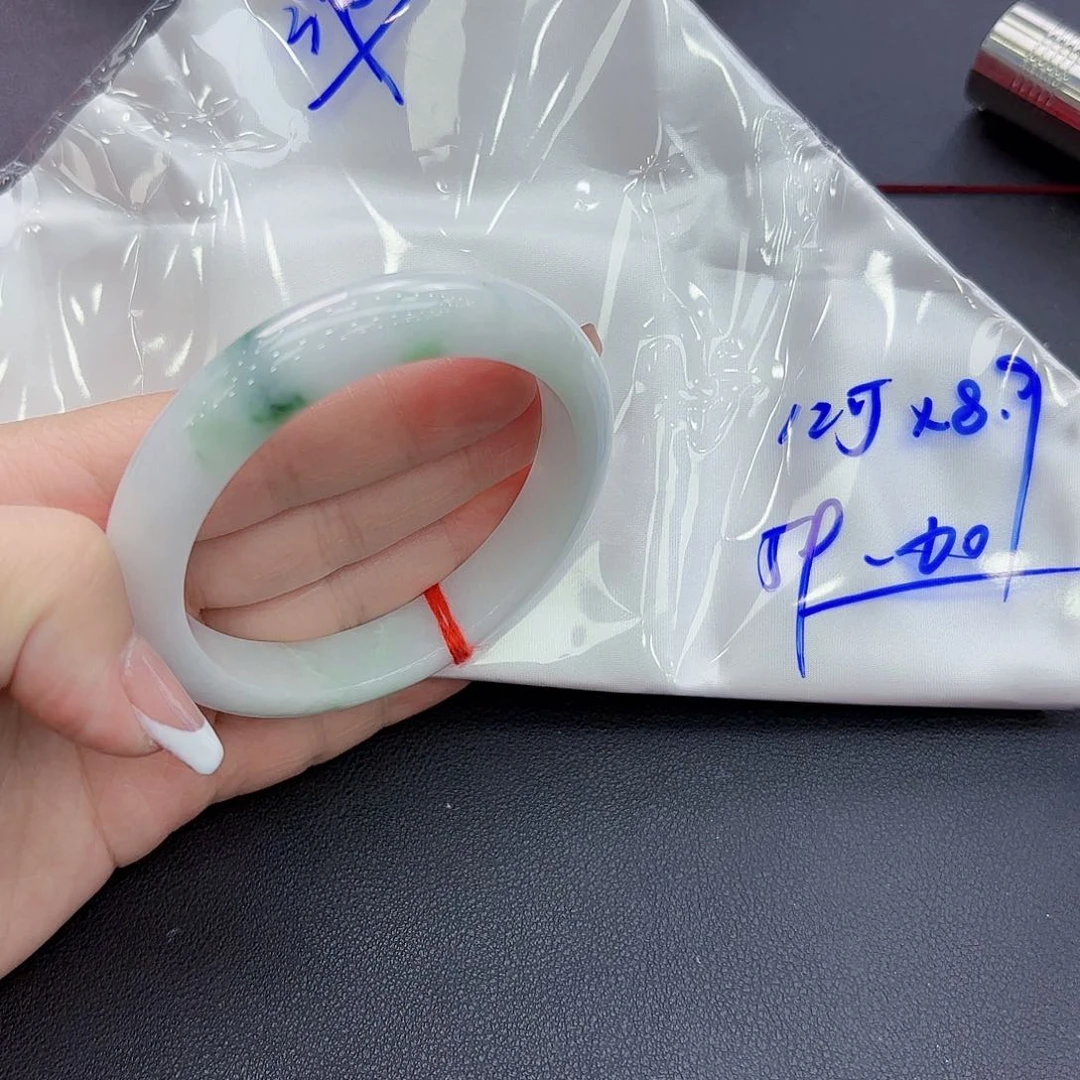 翡翠手镯未镶嵌手镯