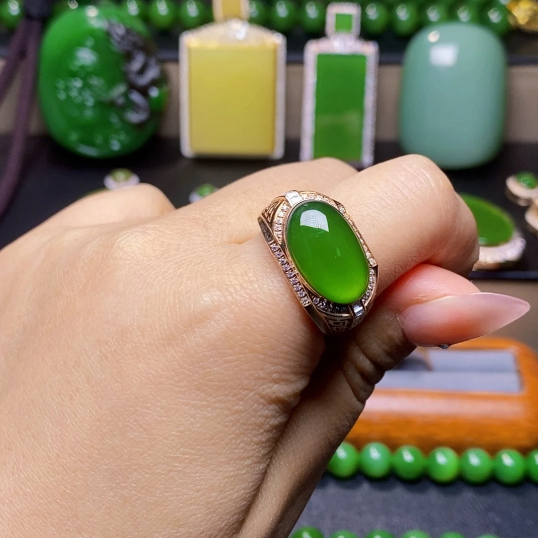 万***情和田玉18K金镶嵌挂件