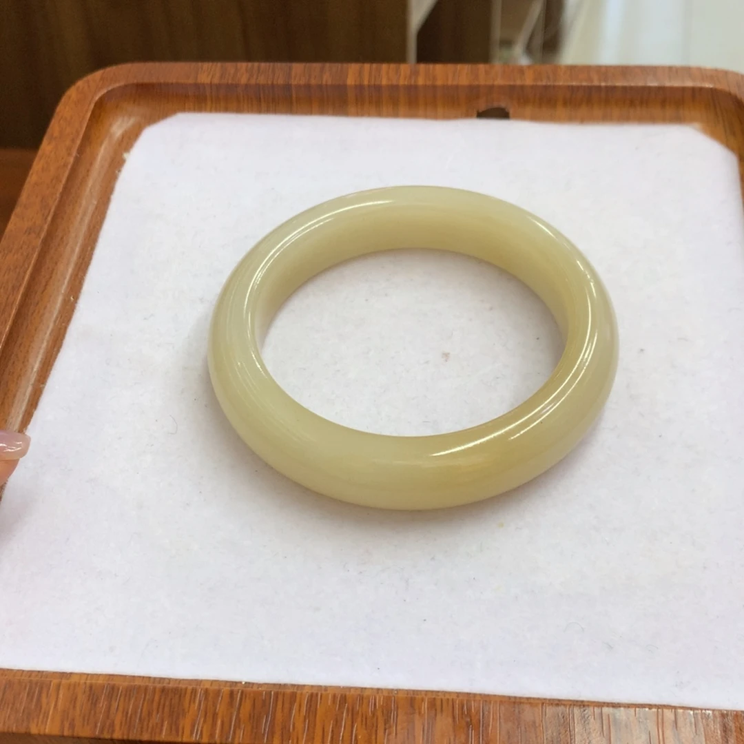 石英质玉未镶嵌手镯