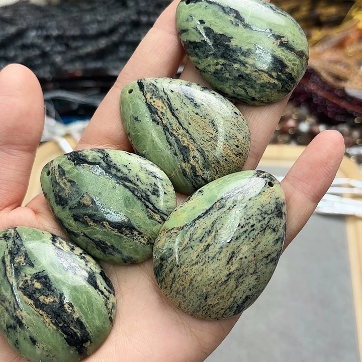玛瑙/玉髓未镶嵌珠宝半成品绿水滴一颗