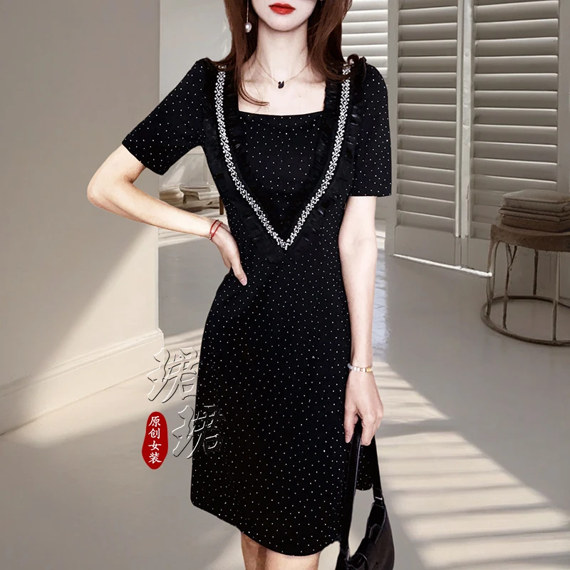 赫本风小黑裙闪闪亮钻短袖连衣裙气质方领收腰修身A字裙