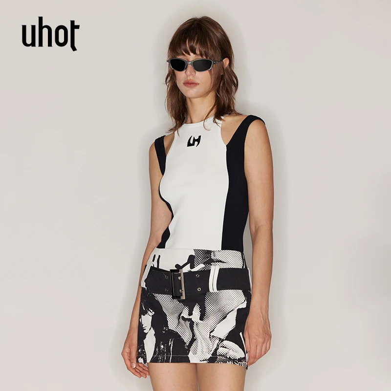 UHOT 黑白色拼接双肩带设计印花无袖针织背心女简约时尚UWFR2N193