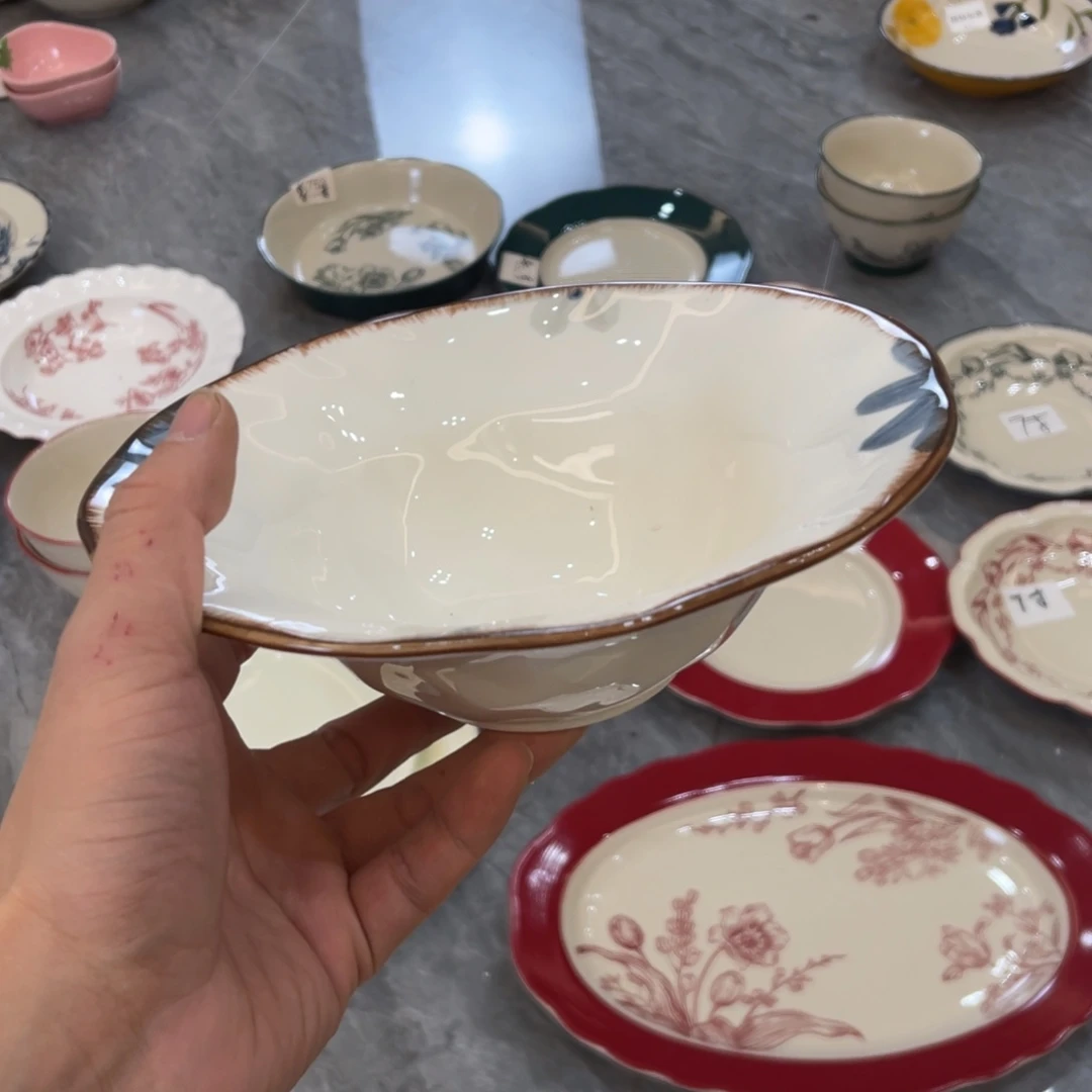 陶瓷微瑕餐具介意勿拍，满18飞！