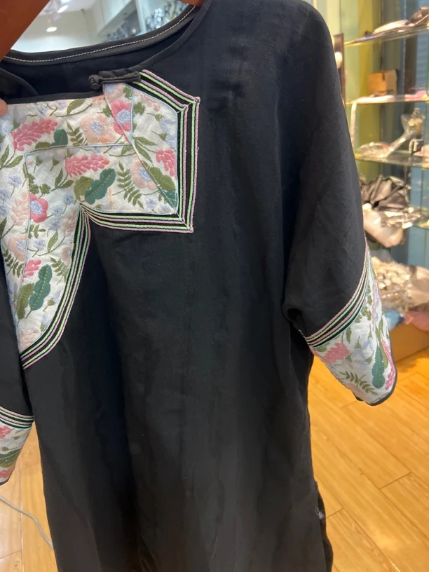 上衣复古领圈小花棉布提花