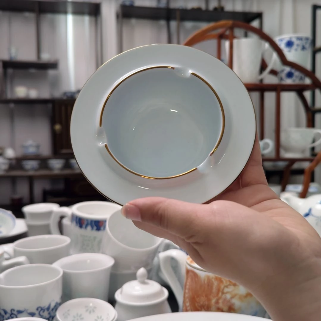 瓷金枝玉叶烟灰缸一个