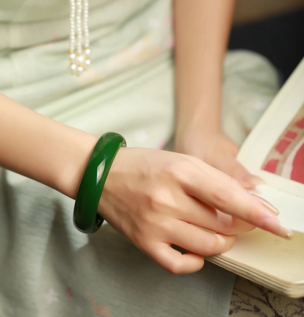 【妈妈必入款】 菠菜绿手镯 宽细两镯形