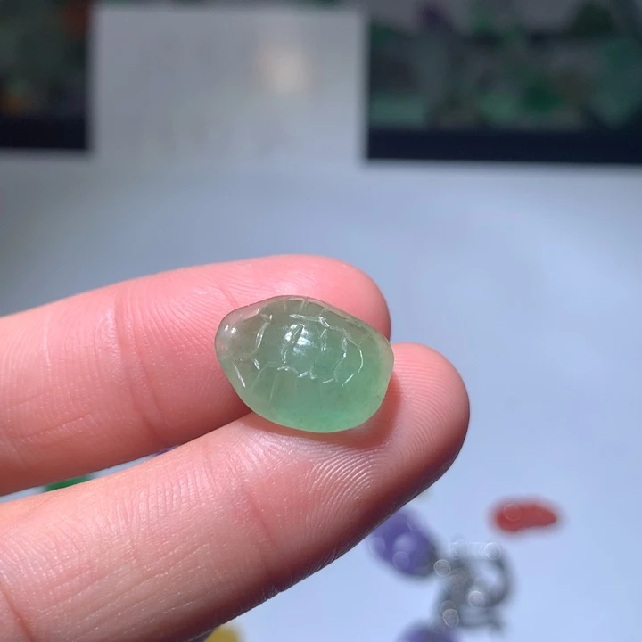 翡翠未镶嵌颈饰挂件