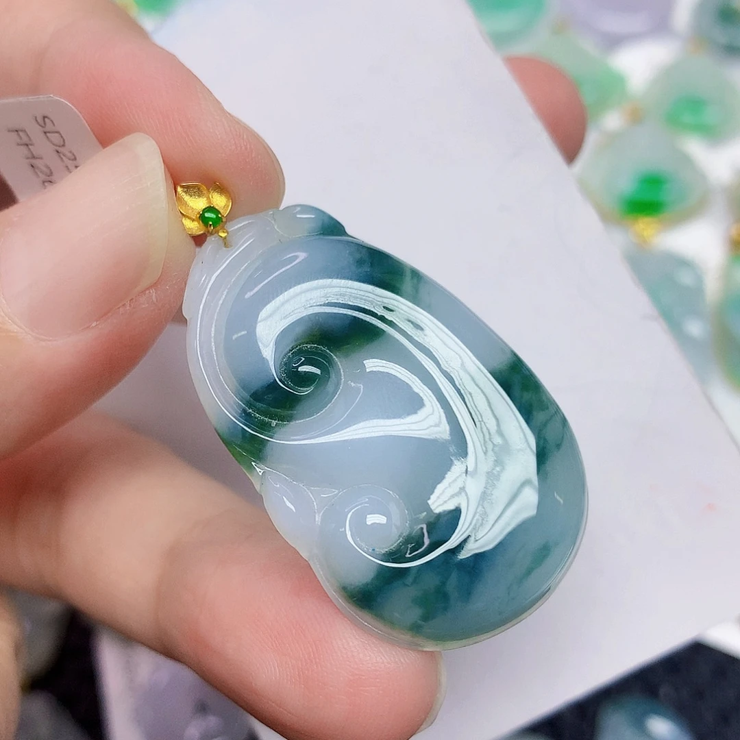 翡翠18K金镶嵌颈饰4566778