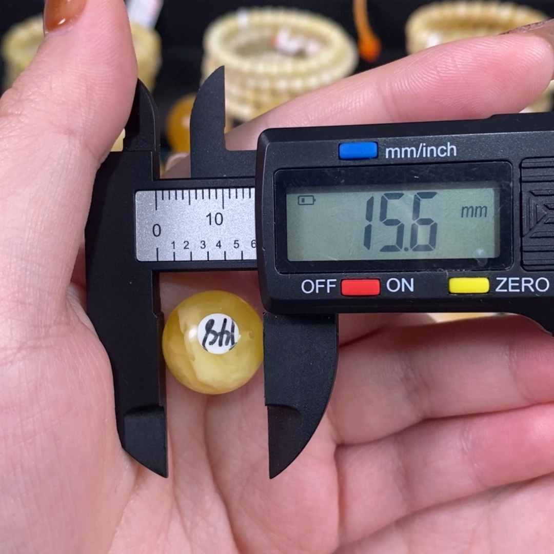 蜜蜡未镶嵌珠宝奇石