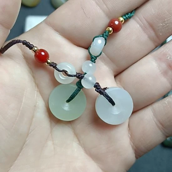 和田玉未镶嵌车挂