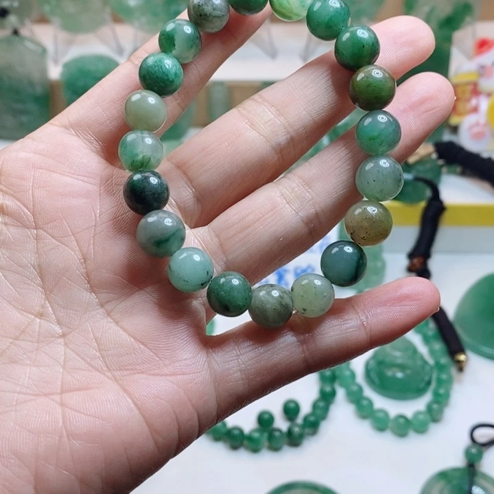 颈饰未镶嵌石英质玉非洲翠