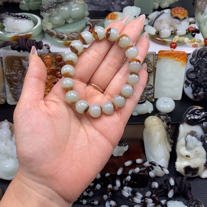 徐***历和田玉未镶嵌手链