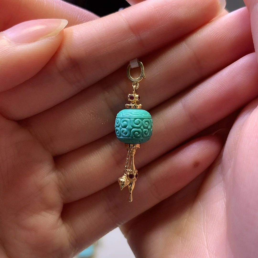 绿松石18K金镶嵌吊坠