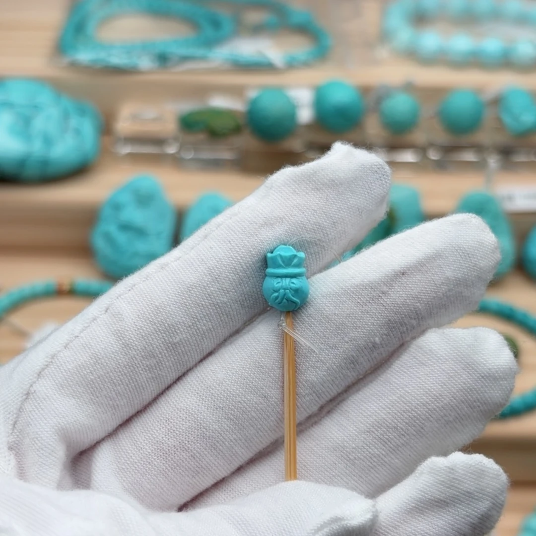 绿松石未镶嵌珠宝奇石