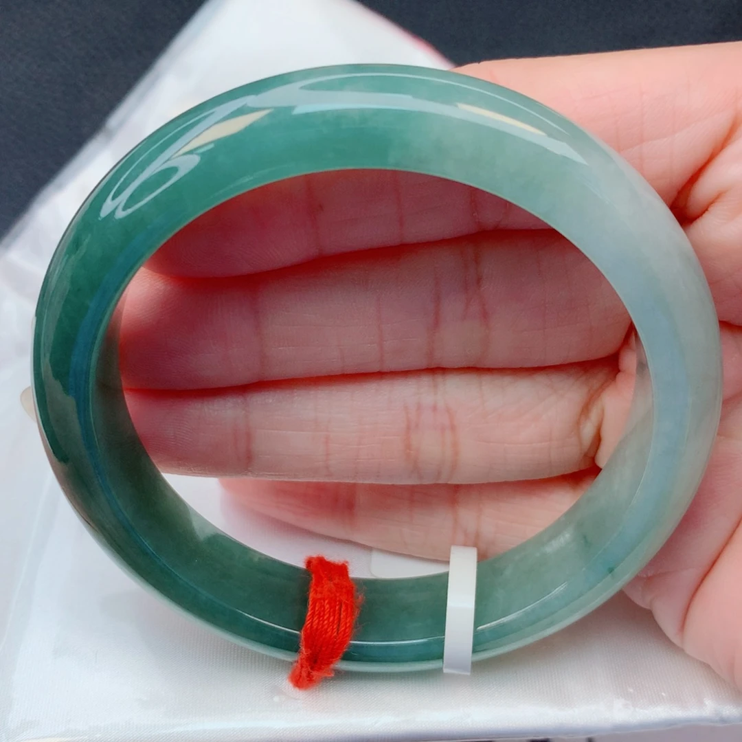 翡翠未镶嵌手镯57.7圈 油青底半山水意境