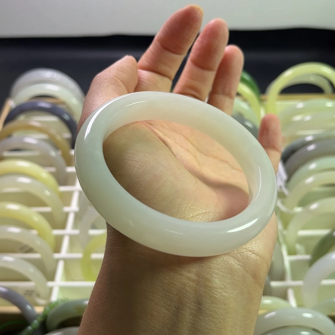 ****七和田玉未镶嵌手镯59圈