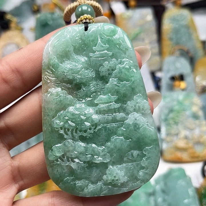 翡翠未镶嵌颈饰山水牌