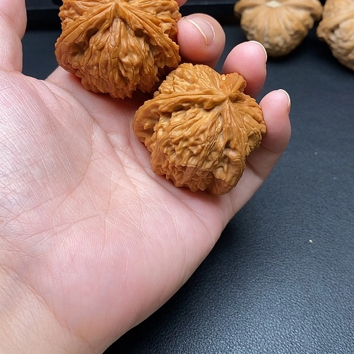 *****文玩核桃把件白奔