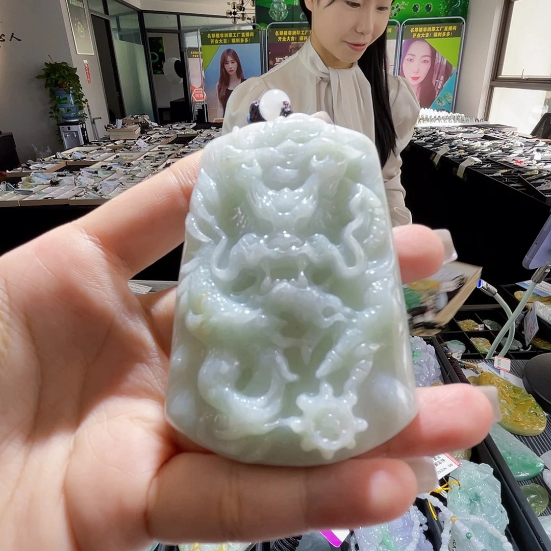 颈饰未镶嵌翡翠一个