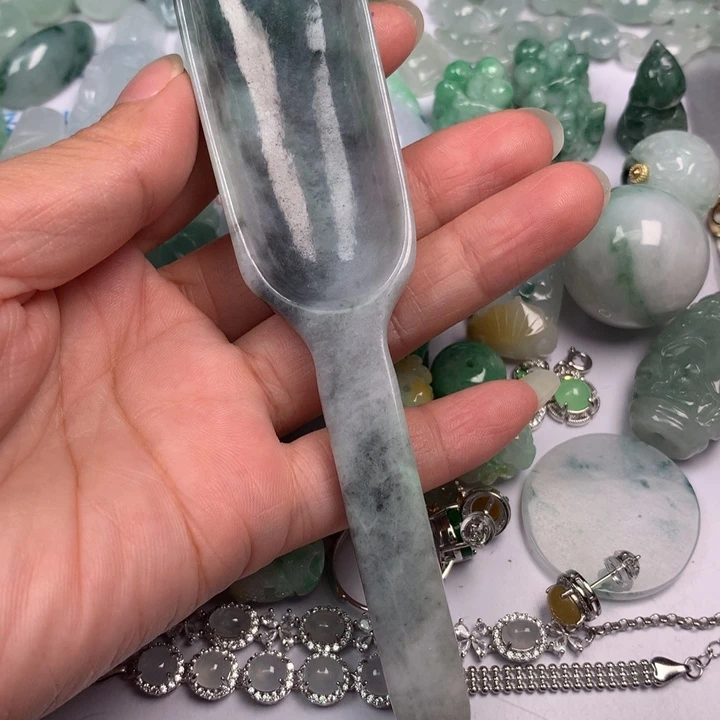 一***好翡翠未镶嵌颈饰翡翠