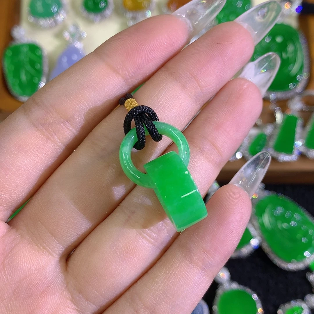 翡翠未镶嵌颈饰8888888